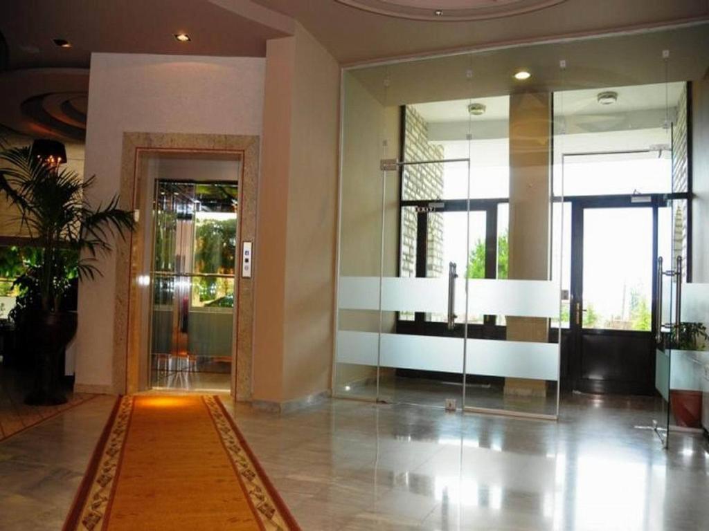 Hotel George Korce Exterior foto